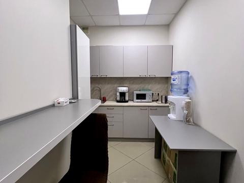 коммерческая по адресу Николая Михновского бульв. (Дружбы народов), 14-16