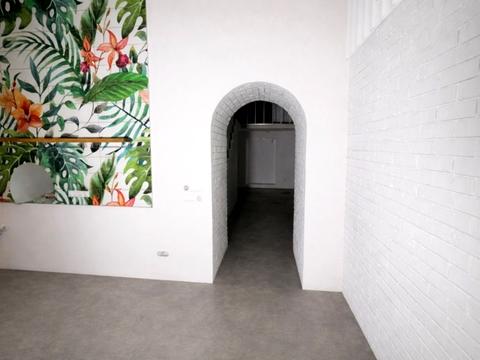 комерційна за адресою Крутий узвіз, 6/2