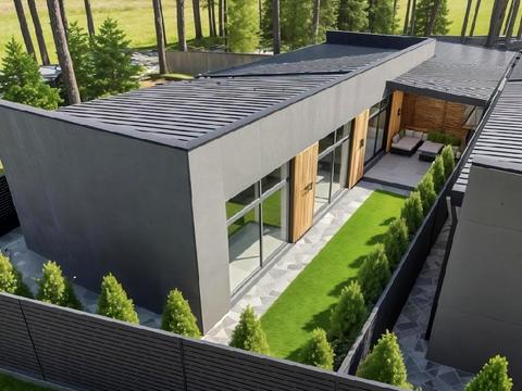 будинок за адресою Лісна