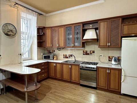 квартира по адресу Пекарская ул., 38