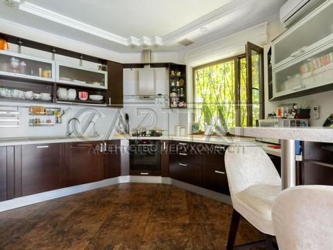 будинок за адресою Лугова