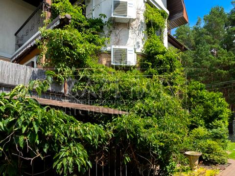 будинок за адресою Лугова