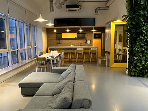 комерційна за адресою Старокозацька вул. (Комсомольська), 37