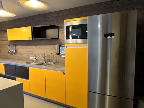 комерційна за адресою Старокозацька вул. (Комсомольська), 37