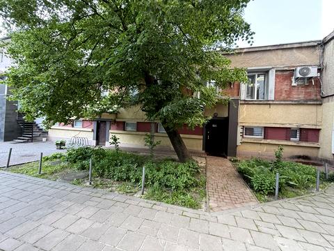 комерційна за адресою Наукова вул., 59а