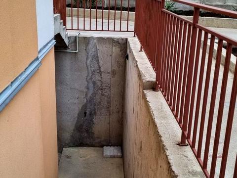 комерційна за адресою Гранітна вул., 1