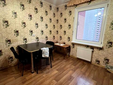 квартира за адресою Милославська вул., 16