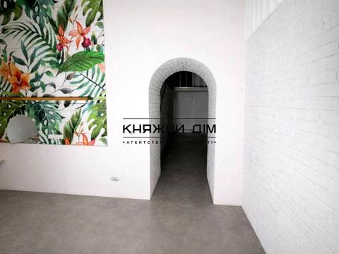комерційна за адресою Крутий узвіз, 6/2