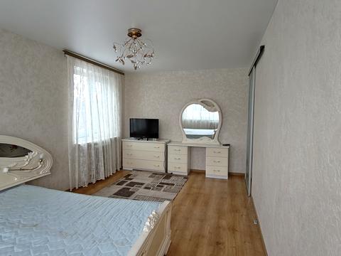 квартира за адресою Космонавтів вул., 8а