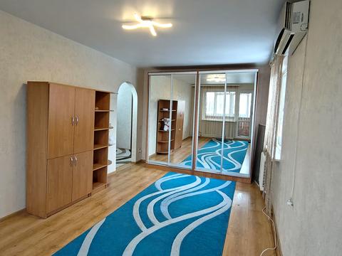 квартира за адресою Космонавтів вул., 8а