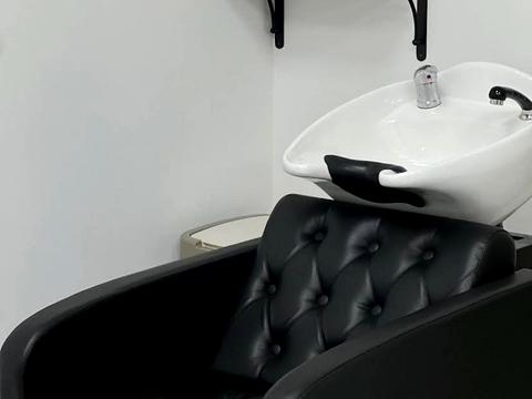 комерційна за адресою Анни Ахматової вул., 35