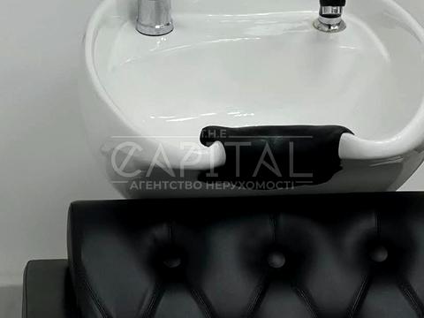 комерційна за адресою Анни Ахматової вул., 35