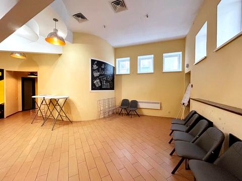 комерційна за адресою Воскресенська вул. (Леніна), 11