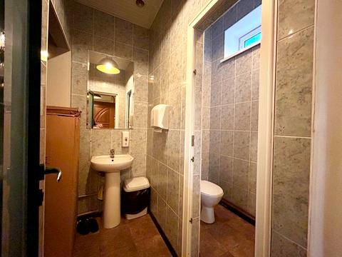 комерційна за адресою Воскресенська вул. (Леніна), 11