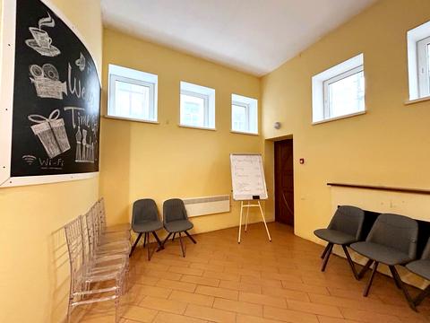 комерційна за адресою Воскресенська вул. (Леніна), 11