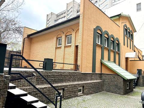 комерційна за адресою Воскресенська вул. (Леніна), 11