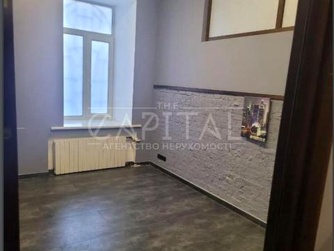 комерційна за адресою Академіка Богомольця вул., 5