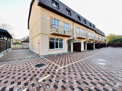 будинок за адресою Квітнева вул.