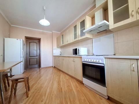 квартира за адресою Анни Ахматової вул., 31