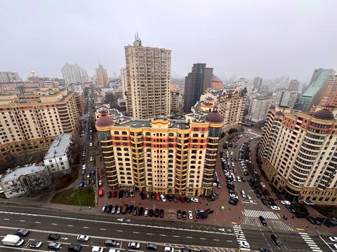 комерційна за адресою В'ячеслава Чорновола вул., 20