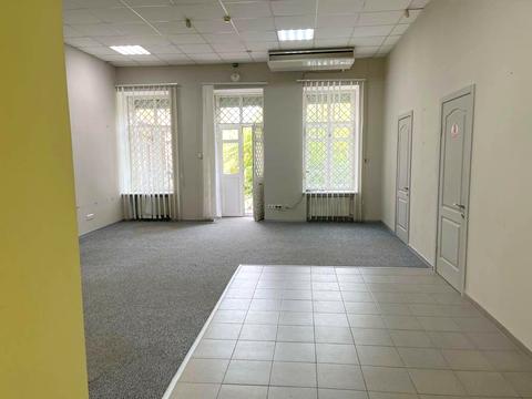 комерційна за адресою Дмитра Яворницького просп. (Карла Маркса), 68