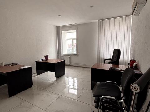 комерційна за адресою Михайла Грушевського вул. (Карла Лібкнехта), 49