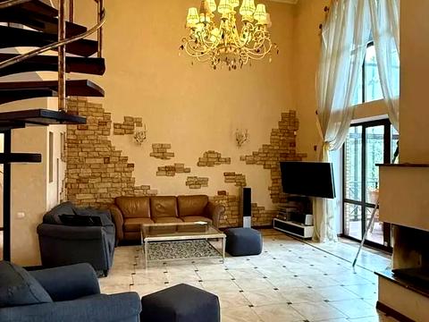 будинок за адресою Центральна