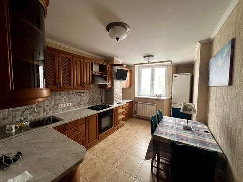 квартира за адресою Академіка Єфремова вул. (Командарма Уборевича), 13