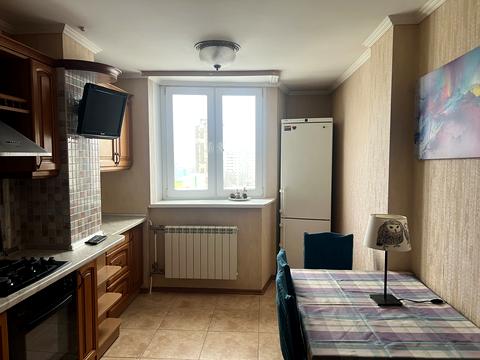 квартира за адресою Академіка Єфремова вул. (Командарма Уборевича), 13