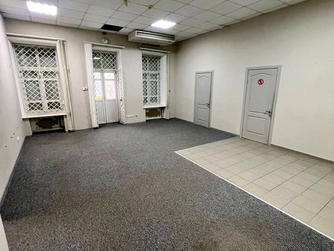 комерційна за адресою Дмитра Яворницького просп. (Карла Маркса), 68