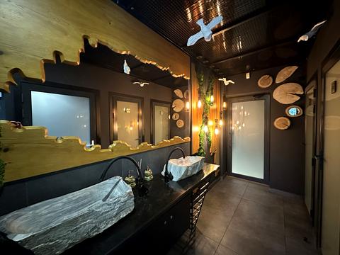 комерційна за адресою Келецька вул., 63