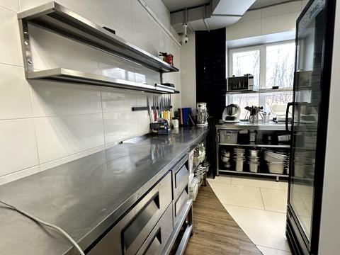 комерційна за адресою Келецька вул., 63