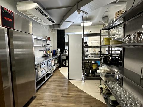 комерційна за адресою Келецька вул., 63