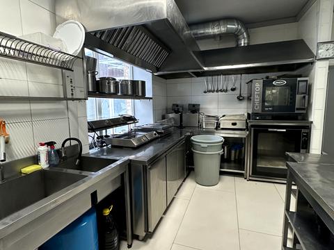 комерційна за адресою Келецька вул., 63