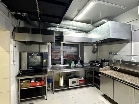 комерційна за адресою Келецька вул., 63