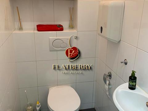 комерційна за адресою Інститутська вул., 24/7