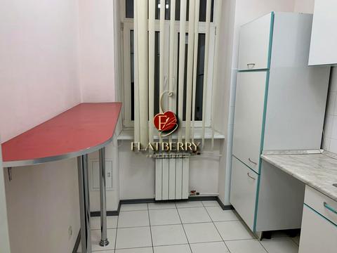 комерційна за адресою Інститутська вул., 24/7