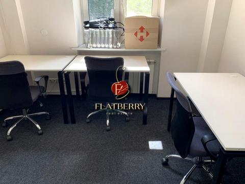 комерційна за адресою Інститутська вул., 24/7