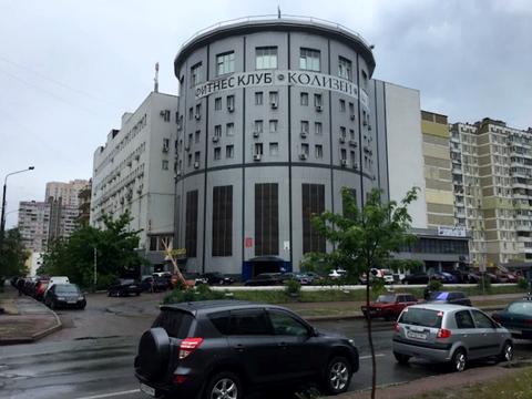 комерційна за адресою Київ, Лариси Руденко вул., 6а