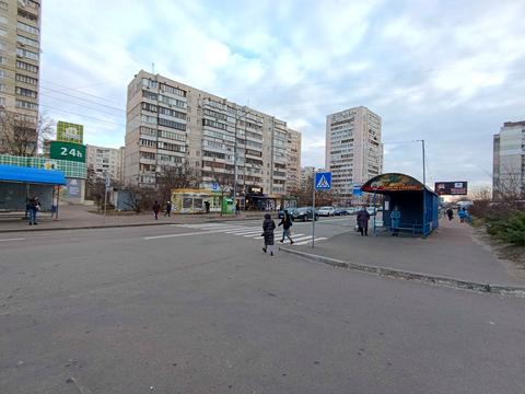 комерційна за адресою Київ, Лариси Руденко вул., 6а