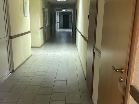 комерційна за адресою Київ, Лариси Руденко вул., 6а