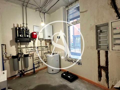 комерційна за адресою Стуса вул., 2