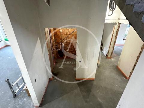 комерційна за адресою Стуса вул., 2