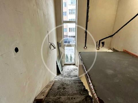 комерційна за адресою Стуса вул., 2