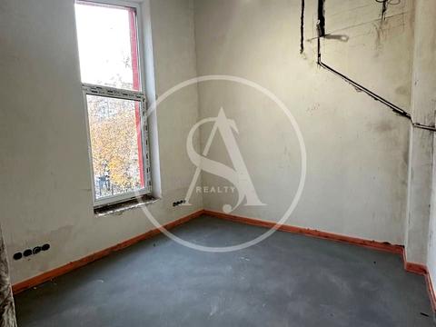 комерційна за адресою Стуса вул., 2