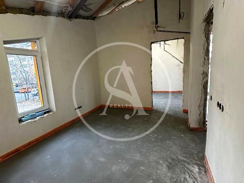 комерційна за адресою Стуса вул., 2