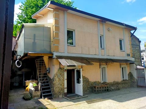 комерційна за адресою Союзу Українок вул. (), 4