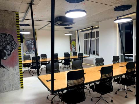 комерційна за адресою Андрія Верхогляда вул. (Михайла Драгомирова), 15