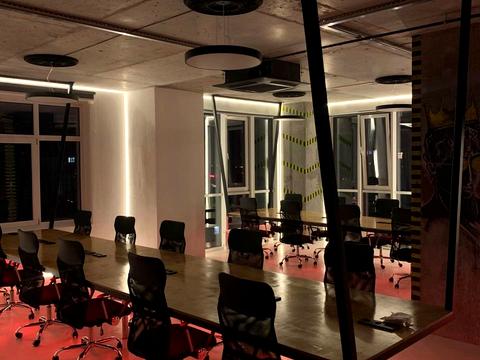 комерційна за адресою Андрія Верхогляда вул. (Михайла Драгомирова), 15