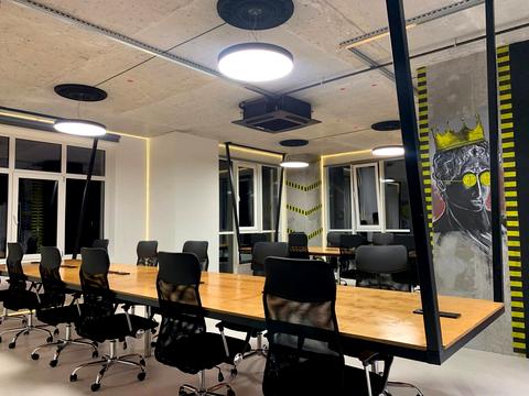 комерційна за адресою Андрія Верхогляда вул. (Михайла Драгомирова), 15